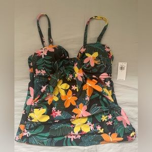 NWT OLD NAVY Maternity tankini swim top